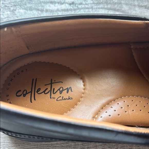 Clark’s Men’s Black Leather Slip-On Loafers - Picture 4 of 5